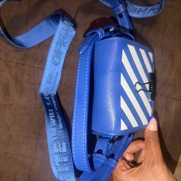 Off-White Striped Blue Crossbody Bag - Picture 7 of 9